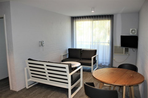 Atrium Hotel Mandurah - Tourism Canberra 4