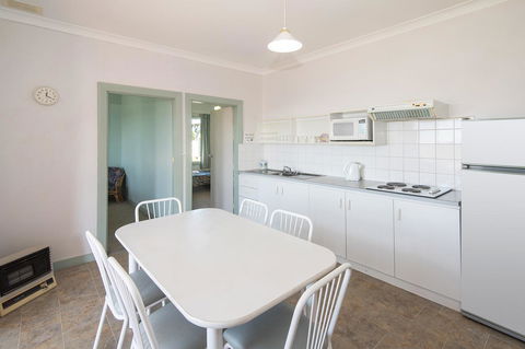 Augusta Hotel Motel - Tourism Canberra 4