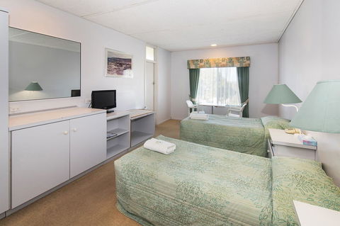 Augusta Hotel Motel - Tourism Canberra 1