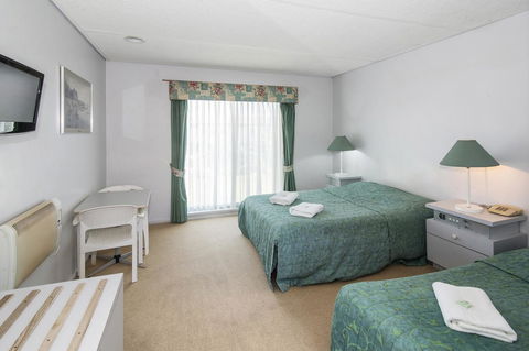 Augusta Hotel Motel - Tourism Canberra 2