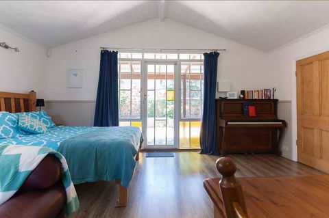 Laneway Studio, Heart Of Fremantle - Tourism Canberra 3