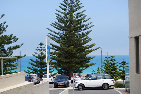 Absolute Beachfront Scarborough - Tourism Canberra 7