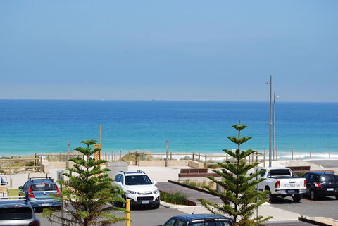 Absolute Beachfront Scarborough - Tourism Canberra 0
