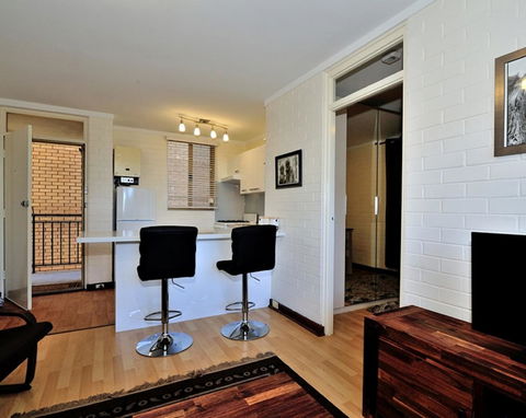 Cappuccino Delight - 1 Bedroom Central Fremantle Apartment - Tourism Canberra 2