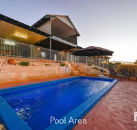 3 Kestrel Place - PRIVATE JETTY  POOL - Tourism Canberra