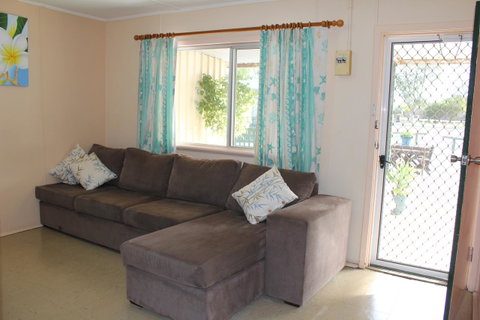 Jurien Beachfront Holiday Units - Tourism Canberra 7