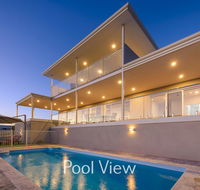 32 Corella Court - Private Jetty and Pool - Tourism Canberra