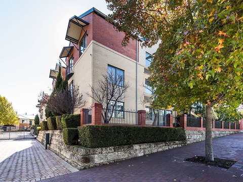 Subiaco Village 28 - Tourism Canberra 25