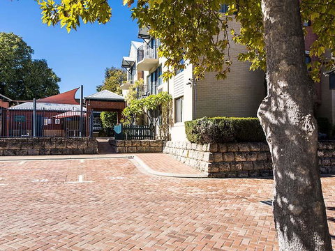 Subiaco Village 28 - Tourism Canberra 20
