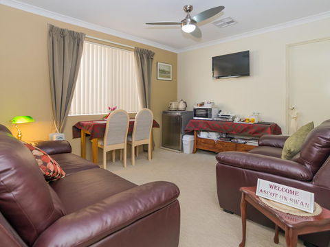 Ascot On Swan Bed & Breakfast - Tourism Canberra 4