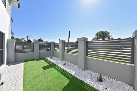 Modern Apartment Redcliffe Near Perth Airport: 0126 - Tourism Canberra 36