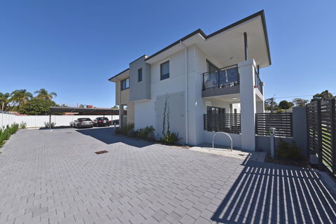 Modern Apartment Redcliffe Near Perth Airport: 0126 - Tourism Canberra 41