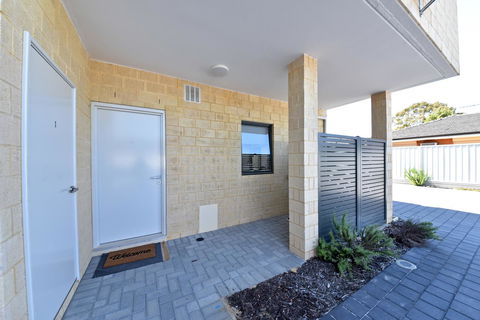 Modern Apartment Redcliffe Near Perth Airport: 0126 - Tourism Canberra 37