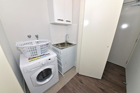 Modern Apartment Redcliffe Near Perth Airport: 0126 - Tourism Canberra 25