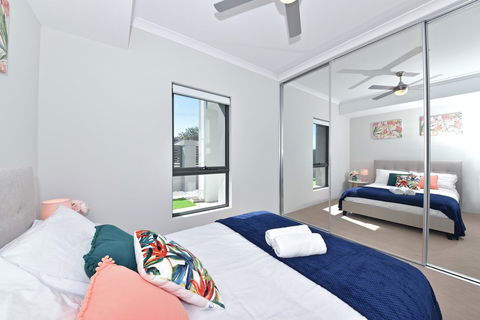 Modern Apartment Redcliffe Near Perth Airport: 0126 - Tourism Canberra 10