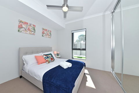 Modern Apartment Redcliffe Near Perth Airport: 0126 - Tourism Canberra 9