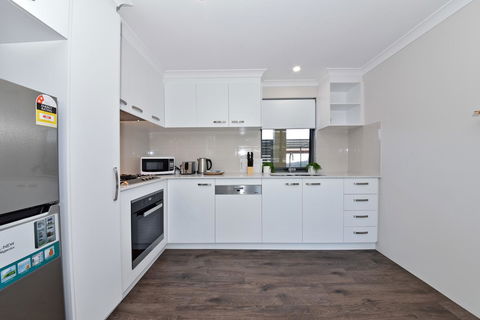 Modern Apartment Redcliffe Near Perth Airport: 0126 - Tourism Canberra 22