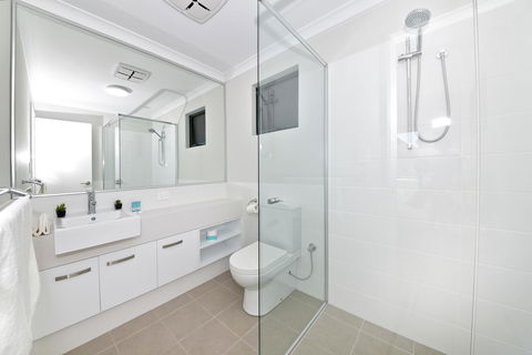 Modern Apartment Redcliffe Near Perth Airport: 0126 - Tourism Canberra 14