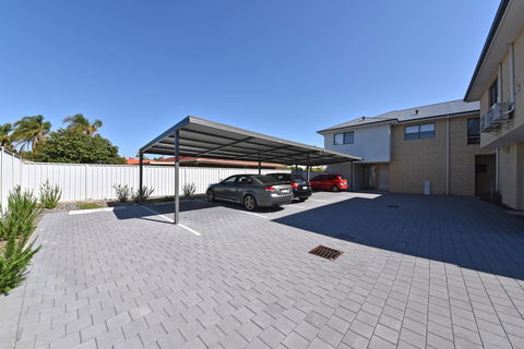 Modern Apartment Redcliffe Near Perth Airport: 0126 - Tourism Canberra 35