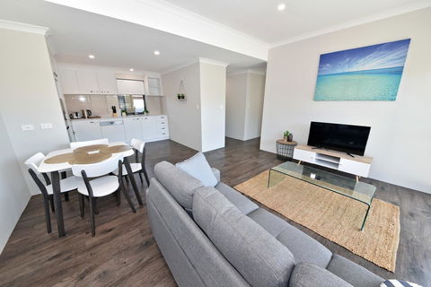 Modern Apartment Redcliffe Near Perth Airport: 0126 - Tourism Canberra 15