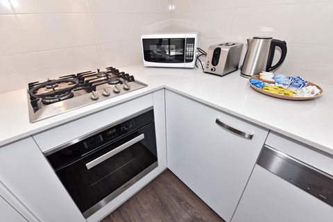 Modern Apartment Redcliffe Near Perth Airport: 0126 - Tourism Canberra 20