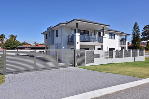 Modern Apartment Redcliffe Near Perth Airport: 0126 - Tourism Canberra 43