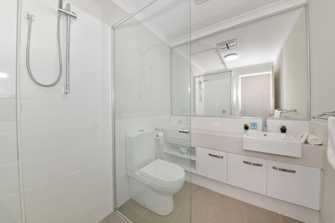 Modern Apartment Redcliffe Near Perth Airport: 0126 - Tourism Canberra 13