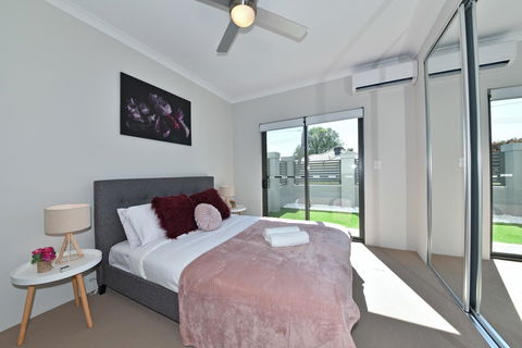 Modern Apartment Redcliffe Near Perth Airport: 0126 - Tourism Canberra 2