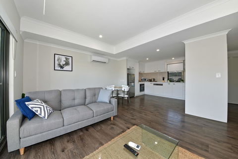 Modern Apartment Redcliffe Near Perth Airport: 0126 - Tourism Canberra 16