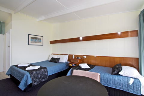 Riverfront Motel & Villas - Tourism Canberra 38