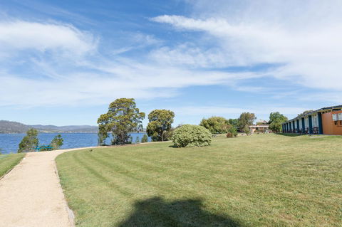 Riverfront Motel & Villas - Tourism Canberra 3