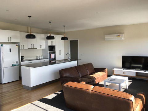 Couples Getaway On Bruny Island - Tourism Canberra 23