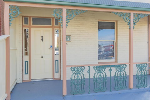 4 Bedroom House - Hobart CBD - Free Parking - Free WIFI - Tourism Canberra 25