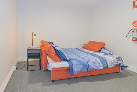4 Bedroom House - Hobart CBD - Free Parking - Free WIFI - Tourism Canberra 18