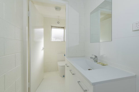 4 Bedroom House - Hobart CBD - Free Parking - Free WIFI - Tourism Canberra 24