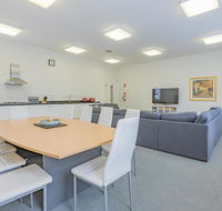 4 Bedroom House - Hobart CBD - Free Parking - Tourism Canberra