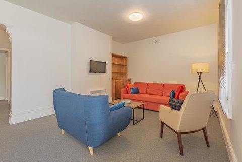 4 Bedroom House - Hobart CBD - Free Parking - Free WIFI - Tourism Canberra 22