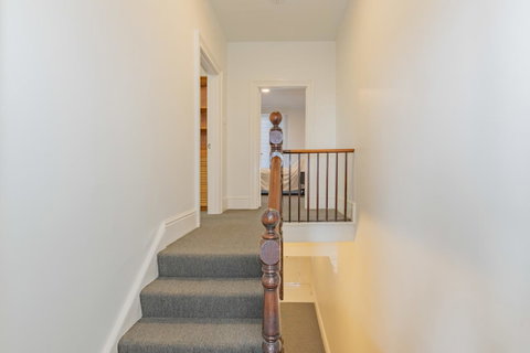 4 Bedroom House - Hobart CBD - Free Parking - Free WIFI - Tourism Canberra 19