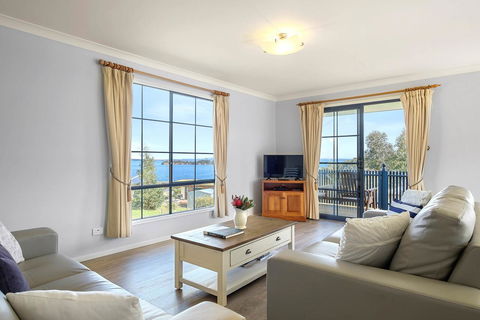 Omaroo Cottage Bruny Island - Tourism Canberra 1