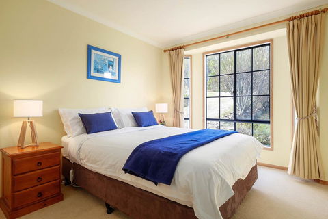 Omaroo Cottage Bruny Island - Tourism Canberra 9