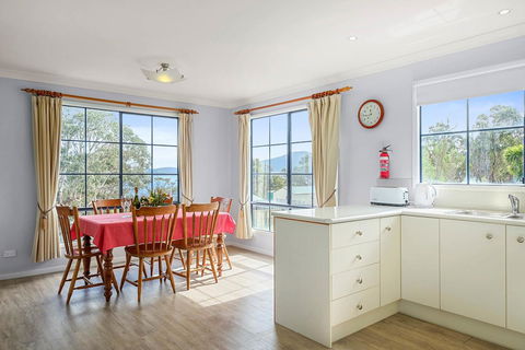 Omaroo Cottage Bruny Island - Tourism Canberra 6