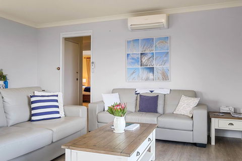 Omaroo Cottage Bruny Island - Tourism Canberra 4