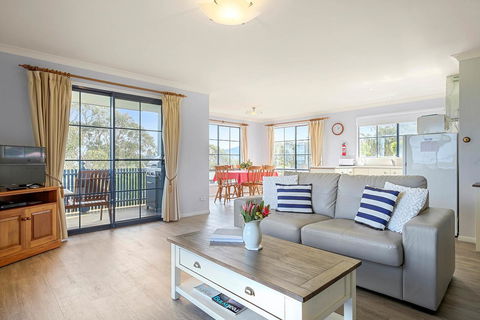 Omaroo Cottage Bruny Island - Tourism Canberra 0