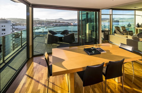 Lenna Of Hobart - Tourism Canberra 33