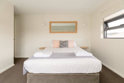 Kangaroo Bay Apartments - Tourism Canberra 24
