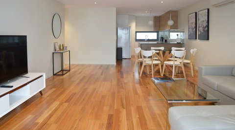 Kangaroo Bay Apartments - Tourism Canberra 10