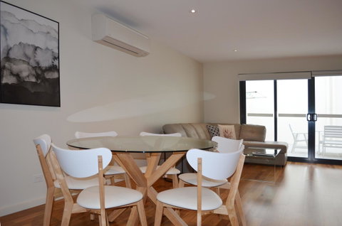 Kangaroo Bay Apartments - Tourism Canberra 9