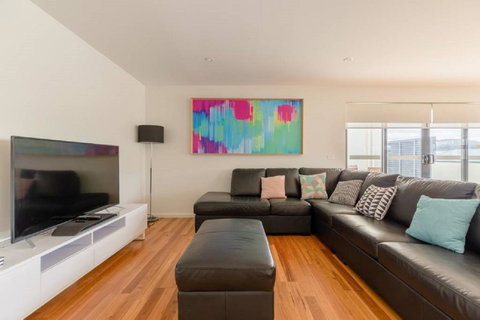 Kangaroo Bay Apartments - Tourism Canberra 31