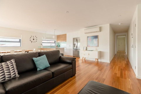 Kangaroo Bay Apartments - Tourism Canberra 32