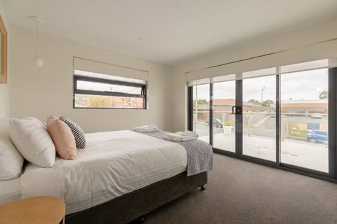 Kangaroo Bay Apartments - Tourism Canberra 28